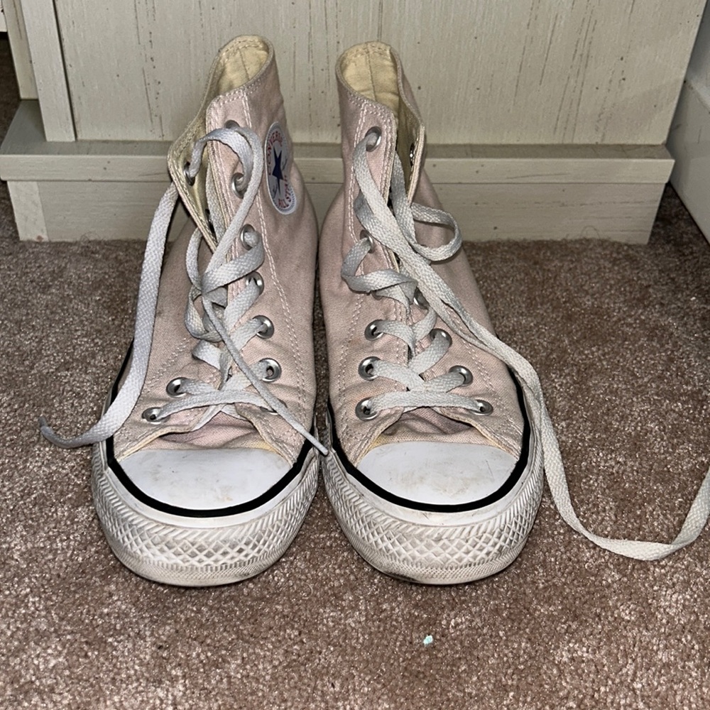 Women’s 7.5 Converse Chuck Taylor All Stars